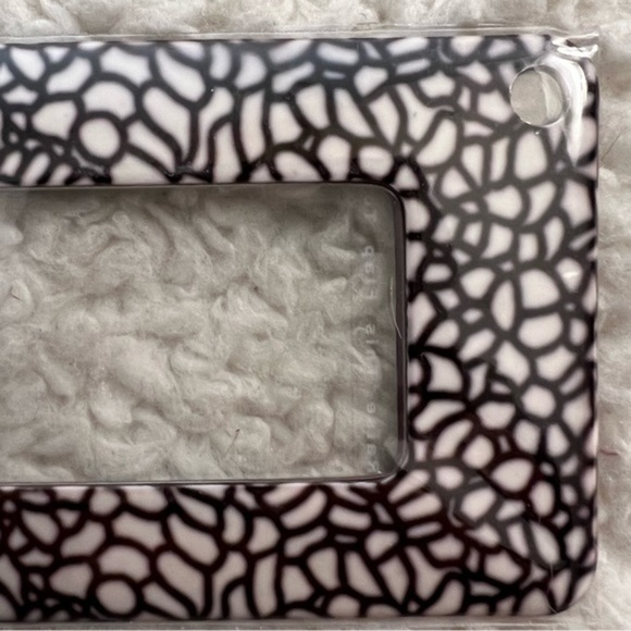 Kikkerland Pocket Magnifier Asst. Set of 4 - Picture 5 of 6